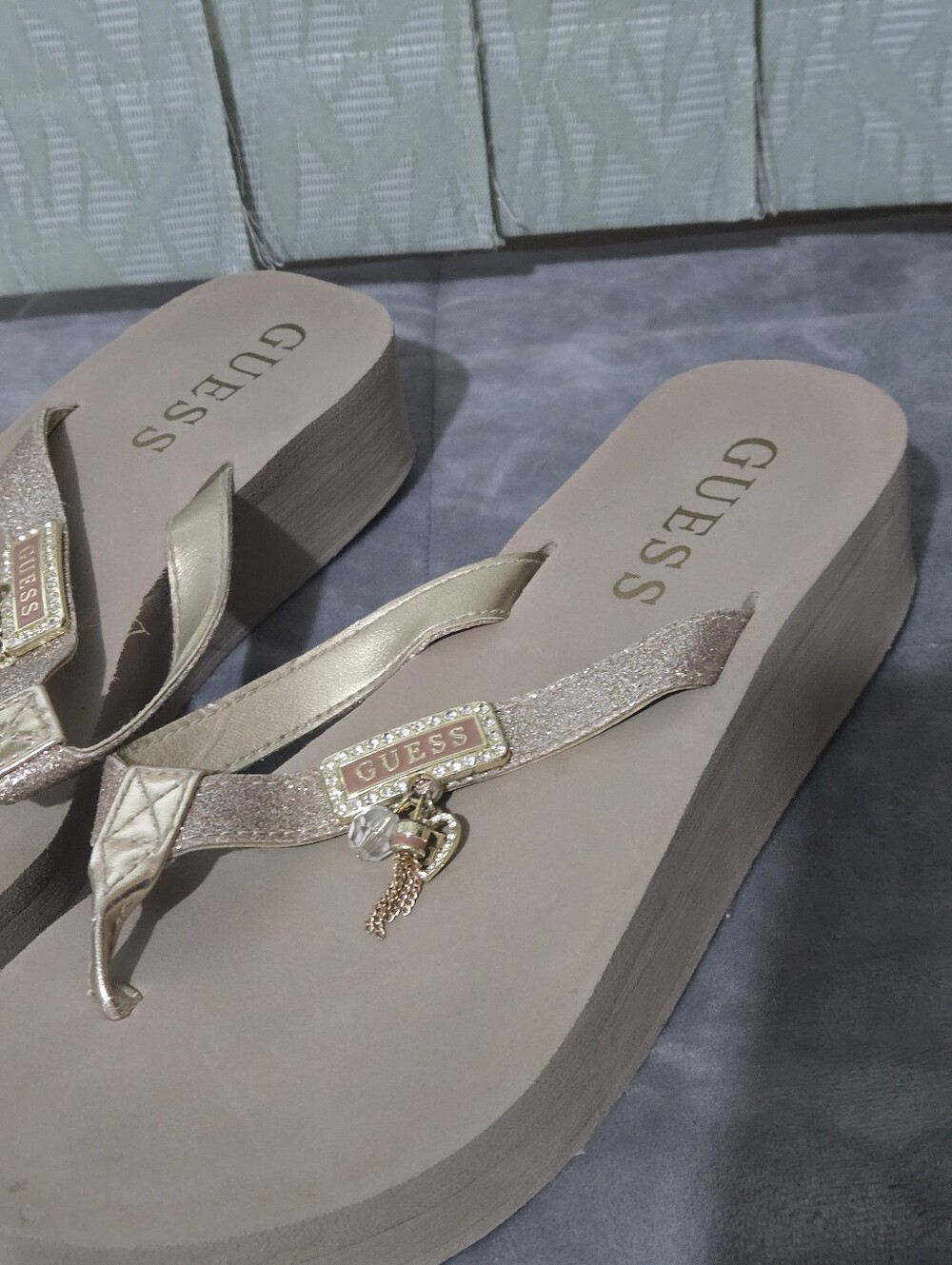 Guess Foam Wedge Thong Sandals